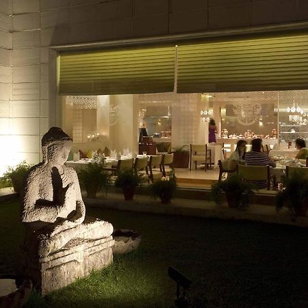 32Nd Milestone Hotel Gurgaon Esterno foto