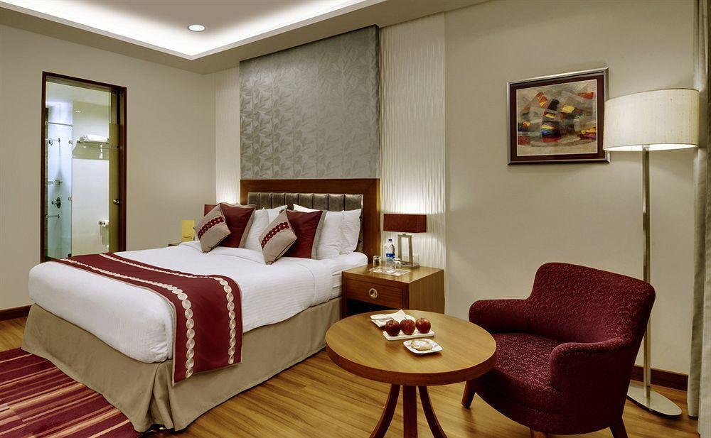 32Nd Milestone Hotel Gurgaon Esterno foto