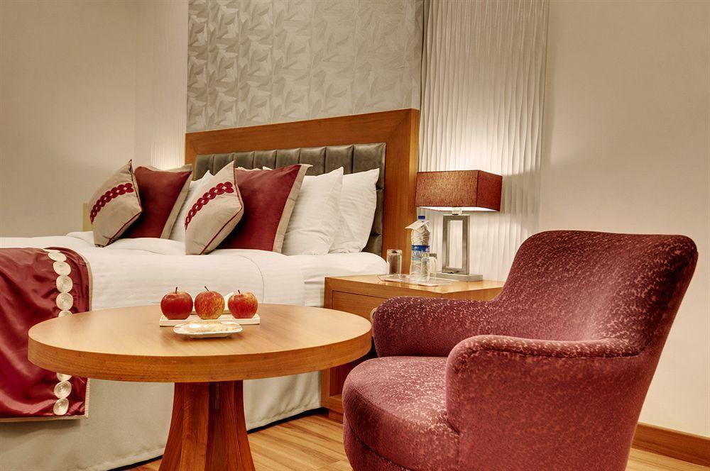 32Nd Milestone Hotel Gurgaon Esterno foto