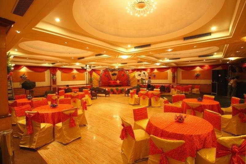 32Nd Milestone Hotel Gurgaon Ristorante foto