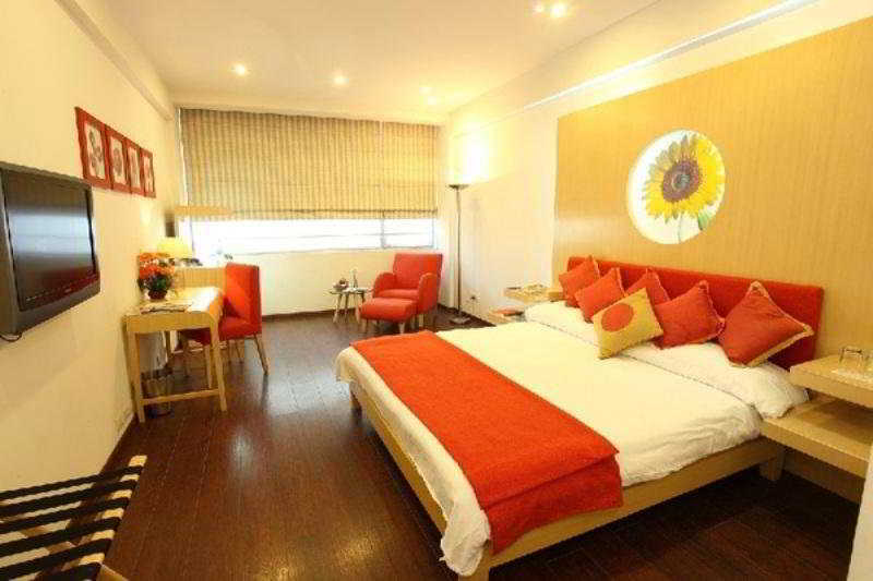 32Nd Milestone Hotel Gurgaon Esterno foto