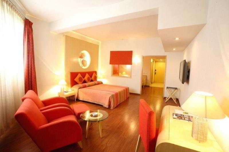 32Nd Milestone Hotel Gurgaon Camera foto