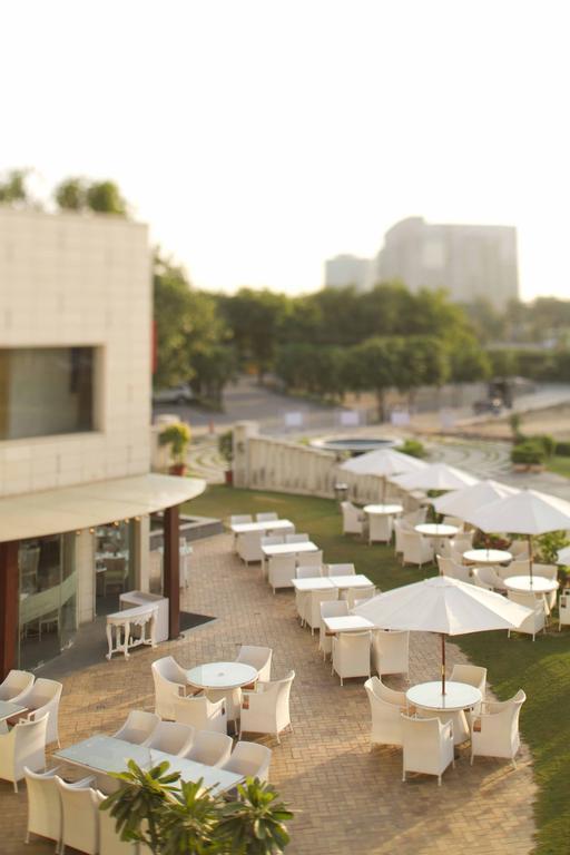 32Nd Milestone Hotel Gurgaon Esterno foto