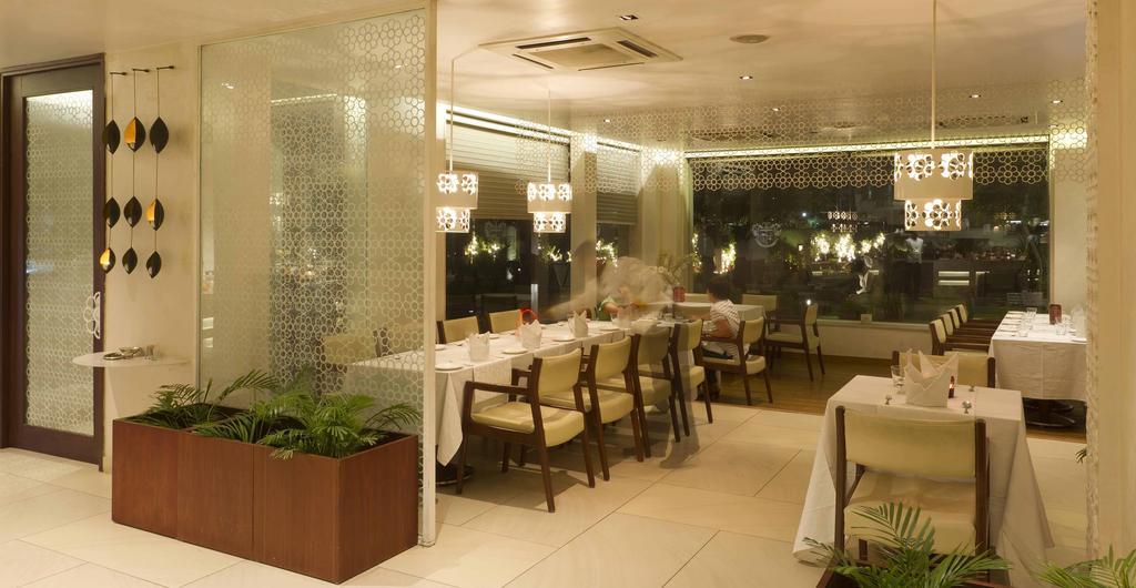 32Nd Milestone Hotel Gurgaon Esterno foto