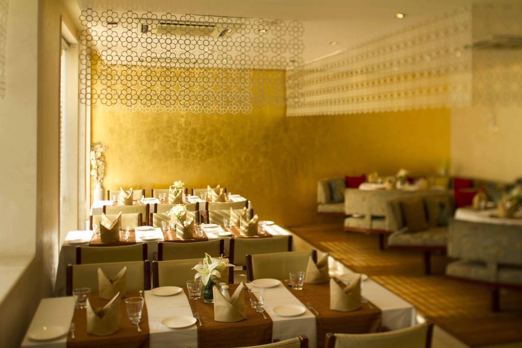 32Nd Milestone Hotel Gurgaon Esterno foto